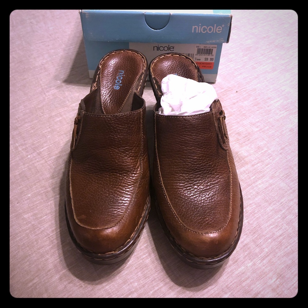 Nicole✨ Sz 10 Leather Slip On Shoe with Heel